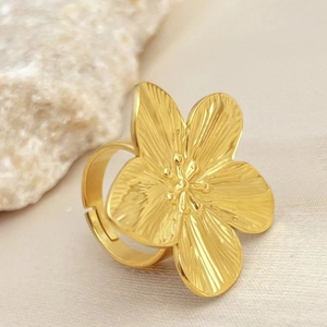 Bague fleur ajustable plaquée or 18 carats avec pétales texturés et finition brossée