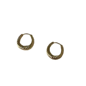 Chic S925 silver golden twisted croissant hoop earrings for women in a trendy metal style