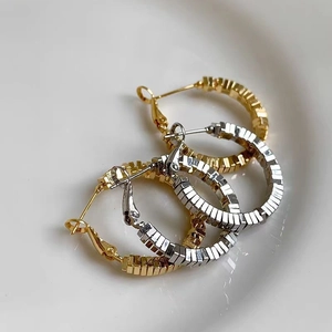 Chic multi-layered square texture round hoop earrings in gold and silver finish