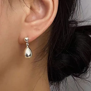 Boucles d'oreilles pendantes en argent poli en forme de goutte pour femmes, design chic