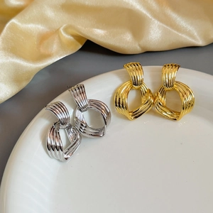Boucles D'oreilles En Cuivre À Noeud Tordu Irrégulier Géométrique Femmes Rétro Texture Rayée Bijoux En Métal