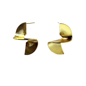 Twisted geometric 18K gold plated earrings with a vertical brushed metal texture