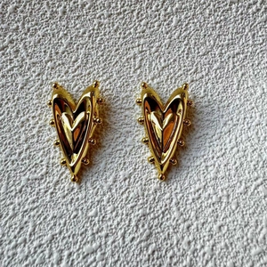 Exaggerated geometric heart earrings in 18K gold plated copper with beaded edges