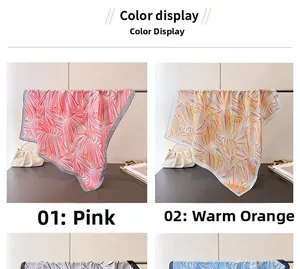 Vue détaillée de foulards en soie imprimés en rose et orange avec motifs de palmiers