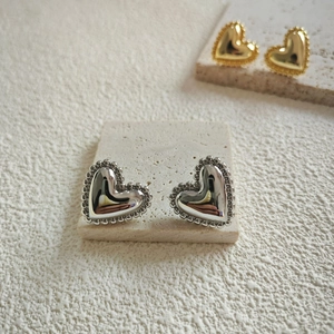 Pair of 18K gold and silver plated heart stud earrings with vintage beaded edge on stone base