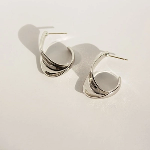 Modern silver irregular wave geometric hoop earrings with polished metal finish