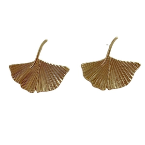Elegant gold ginkgo leaf stud earrings with detailed metallic leaf vein texture