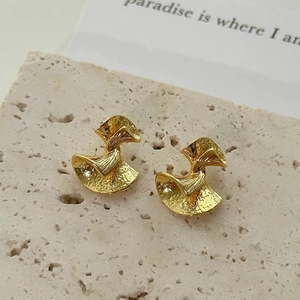 Fashionable gold irregular pleated fan-shaped earrings with hammered texture on stone base