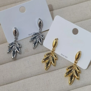 Orecchini pendenti geometrici a foglia placcati in oro 18K in oro e argento