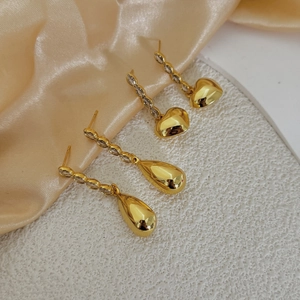 Boucles d'oreilles pendantes en cuivre plaqué or 18K avec zircons en cœur et goutte