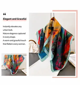 Gedetailleerd zicht op een zijden zonnebloemsjaal met elegante rolzoom en bloemenprint