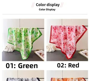Détails des foulards carrés imprimés en vert et rouge, matière imitation soie de qualité