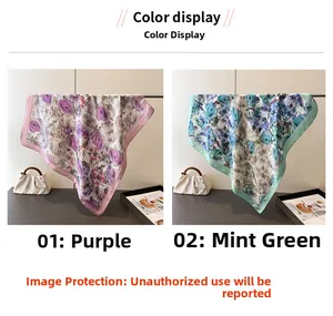 Détail de foulards fleuris en soie artificielle rose et vert menthe texture satinée