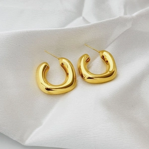 Minimalist 18K gold geometric hollow hoop earrings with a high-polished mirror finish