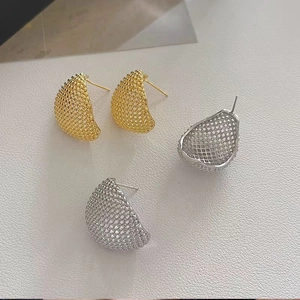 Modern C-shaped hollow mesh earrings in polished gold and silver metal finishes