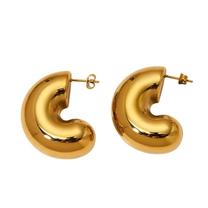 Boucles d'oreilles créoles en C plaquées or 18K polies pour un look de mode épuré