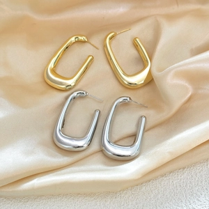 Minimalist geometric U-shape hoop earrings in polished gold and silver metal finishes