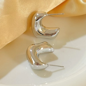 Polished silver geometric hollow C-shaped hoop earrings with minimalist chunky design