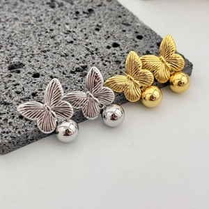 Boucles d'oreilles papillon dorées et argentées avec perles métalliques sur pierre