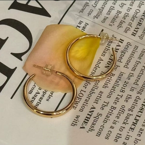 Minimalist C-Shape Hoop Earrings High-End Copper Metal Jewelry For Women Fashion Daily Wear Simple Elegant Accessories Chic