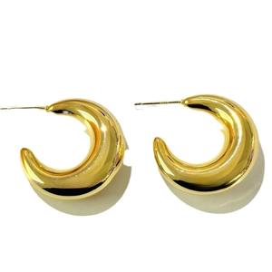 Boucles d'oreilles créoles C minimalistes en plaqué or 18 carats forme croissant