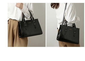 Détail du sac cabas en cuir verni noir avec lettrage doré et bandoulière réglable