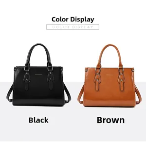 Comparaison de sacs cabas en cuir verni noir et marron avec rivets métalliques