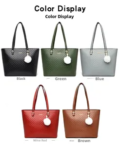 Kleurdetails van de gewatteerde shopper-tassen in zwart, groen, blauw, rood en bruin
