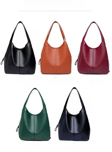 Detailed palette of large tote bags in black, brown, red, green, and blue colors