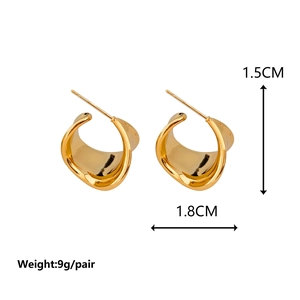 Minimalist gold pleated C-shaped hoop earrings, 1.8cm wide, polished elegant jewelry