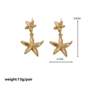 Boucles d'oreilles étoiles de mer en or 18K pour femmes style océan avec dimensions 3,9cm x 2,3cm