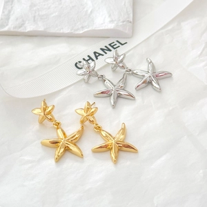 Boucles d'oreilles étoile de mer dorées et argentées au fini poli brillant
