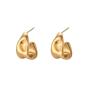 Minimalist S925 golden geometric earrings with irregular streamlined organic design