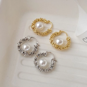Retro Artificial Pearl Ear Buckles Alloy Twisted Texture Hoop Earrings French Style Elegant Niche Jewelry For Women