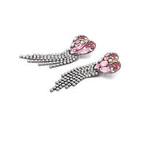 Boucles d'oreilles cœur scintillantes avec cristaux roses et longues franges