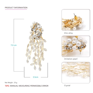 Boucles d'oreilles longues à pompon de cristal avec perles blanches et fleurs