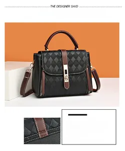 Détails du sac matelassé noir avec poignée marron contrastée et fermoir en métal