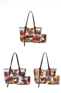 Set borsa tote con patchwork geometrico 3D dettagliato con pochette e trama in pelle