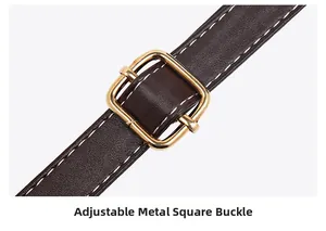 Détail de la boucle en métal doré ajustable sur la bandoulière en cuir marron foncé