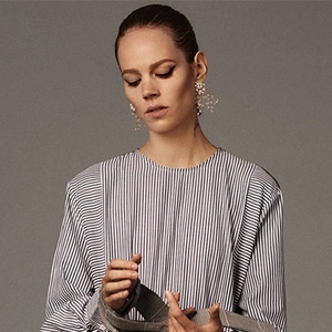 Boucles d'oreilles longues à pampilles en cristal avec fleurs blanches pour femmes