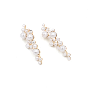 Eleganti orecchini lunghi a goccia con perle barocche e finitura dorata