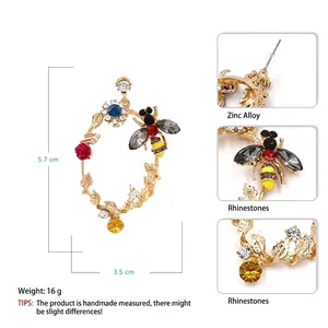 Orecchini a forma di ape dorata in stile pastorale con strass colorati e foglie di metallo