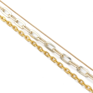 Collier multicouche avec chaîne serpent dorée, trombone argenté et maillons ronds classiques