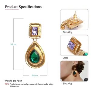 Boucles d'oreilles vintage dorées avec cristaux verts et violets de 5,8 cm de long
