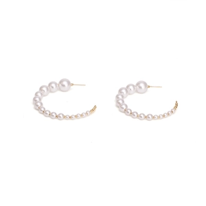 Boucles d'oreilles créoles en C avec perles dégradées et billes dorées fines