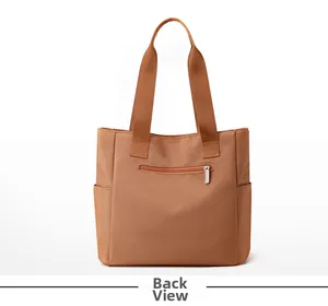 Vue arrière du sac cabas en nylon marron avec poche zippée antivol et poches latérales