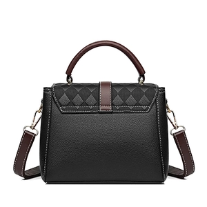 Sac à main bicolore noir et marron pour femme avec gaufrage à carreaux chic