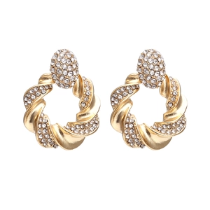 Orecchini a cerchio intrecciati dorati con strass scintillanti e design geometrico