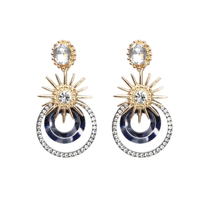 Boucles d'oreilles géométriques dorées avec cristal et anneaux acryliques marbrés
