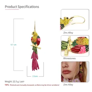 Boucles d'oreilles perroquet colorées avec strass sur base en alliage doré 9,7 cm